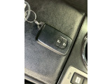 【スマートキー】 車内へのアクセス楽々、今や必須アイテムの「スマートキー」には、キー複製防止「イモビライザー」まで備わっております。