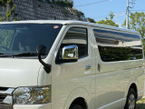 本当に薄い線傷なんかは中古車なのでありますが、パールだから見えないし、正直、「無傷です!」って言いたいくらいの外装状態です。