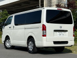 よく現車確認に来た方に言われるのが、やっぱり大きいな〜運転できるかな〜ってことですが、実はハイエースは乗用車でいえばヴォクシーと同等サイズ。ホイールベースは短くて小回りも効くから試乗してみてください!