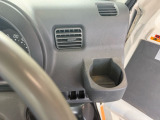 自社に認証工場があるため、納車後の車検やオイル交換、タイヤ交換もそのままお任せいただけます。他店で購入されたお車の整備や、ユーザー車検前のテスター調整も適正価格で承ります。