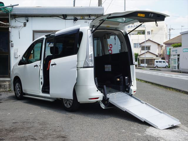 セレナ 2.0 20S チェアキャブ スロープタイプ 車いす2名仕様 左側オートステップ禁煙車