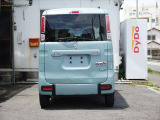 リヤゲートにへこみあります。