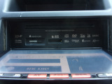 CD,DVD,SDカードスロットル。