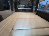 ダイネットも簡単にベッド展開可能です!寸法は190cm&times;150cmとなっております!