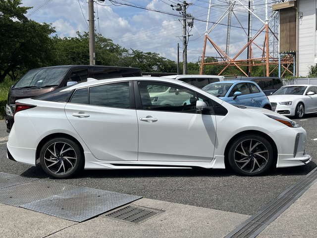 トヨタ プリウス 1.8 S ツーリングセレクション モデリスタエアロ の