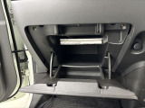 【試乗OK】お車の移動や手続きなどございますので、ご希望の際はご来店日時を前日までにご連絡ください。ナンバープレートの無い車の公道での試乗は、スタッフの運転となります。場内試乗は可能です。