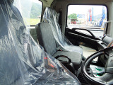 車内も綺麗です。3人乗り ビニールシート雨の日でも安心。