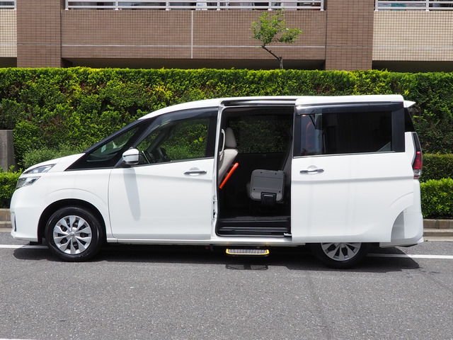 セレナ 2.0 B 送迎タイプ オートステップ仕様 送迎タイプ オートステップ仕様
