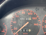 5桁メーターの為、推定ですがODO 169,149kmとみています。整備の為の試走などにより、多少の変動があります。