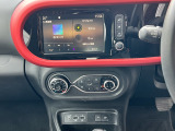 納車仕上げでは、通常ポリマーコーティングは施工しますが、硬化型のガラスコーティングもご対応しております。ご要望や駐車環境などに合わせて、ご提案させていただきます。