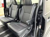 【ガラス張りの品質】 当社の展示車両にはAIS鑑定書とオートオークション会場の査定表を積み込んでいます。プライスボードの金額は諸経費込みのお支払い総額。品質も価格も百聞は一見に如かず。一目瞭然です。