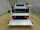 垂直パワーゲート 600kg 新明和/RE06-1233 長:84cm/有効長:56cm 幅:160cm PG接地面アルミ縞鋼板張り 左右リア支柱PGスイッチ