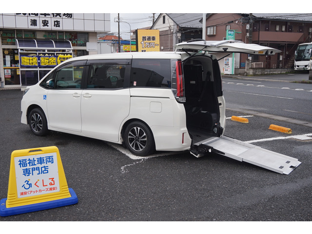 ノア 2.0 X ウェルキャブ スロープタイプI 車いす2脚仕様 パールホワイト
