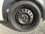 14インチスチールホイール装備。ダウンサス装着済みでカッコいいです。