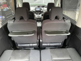 3列目にもテーブルが付いてます!お問い合わせはTEL06-6430-1230 E-mail cars_genesis2007@yahoo.co.jpまで!!☆