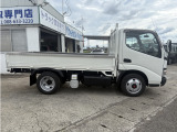 4000cc 2t 2トン 平ボディ 4WD 走行76000K アオリカバー付 3人乗り 内外装仕上げ済み 積載2000Kg 5速 5MT 3ペダル