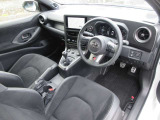 ドライバーファーストコックピット!センターディスプレイを運転席側に向けるなど運転に集中しやすいレイアウトになっています!