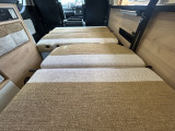 ダイネットも簡単にベッド展開可能です!寸法は185cm&times;120cmとなっております!