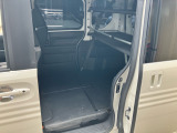 広々とした車内で荷物の乗り下ろしも楽々!!