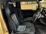 運転席のシートカバーは高級品です