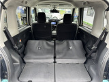 シートが独立で倒れてくれるので大型の荷物も積み込み可能!