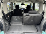 シートが独立で倒れてくれるので大型の荷物も積み込み可能!