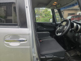 肘掛シート付きです。(支払総額15.8万円・4WD車・タイミングチェーンですのでベルト交換必要ございませ)