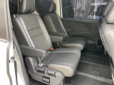 後部座席も広々してます!お問い合わせはTEL06-6430-1230 E-mail cars_genesis2007@yahoo.co.jpまで!!☆