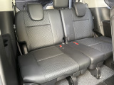 3列目座席もなかなか広々してます!お問い合わせはTEL06-6430-1230 E-mail cars_genesis2007@yahoo.co.jpまで!!☆