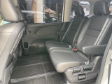 後部座席も広々してます!お問い合わせはTEL06-6430-1230 E-mail cars_genesis2007@yahoo.co.jpまで!!☆