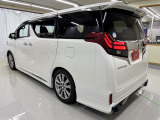 【雨の日も大丈夫】 雨の日や夜に中古車は選びにくいですよね。でも当店なら安心。電話予約を頂ければ明るい屋根下へ移動しておきます。じっくりご覧いただけますヨ(^^)v