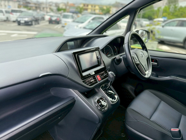 トヨタ ヴォクシー 2.0 ZS 禁煙車/純正ナビ/バックカメラ/ETC の中古車