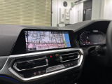 BMWライブコックピットは12.3インチ・マルチディスプレイメーターパネルと10.25インチワイド・コントロールディスプレイ(タッチパネル機能付)です。HDDナビゲーションシステムも備わります。