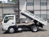 重い荷物を満載にしていても、グッと力強く、かつブレずにスムーズにダンプアップします。