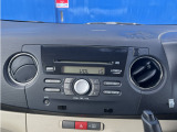 純正オーディオが装備されております。ラジオやCDなどをお楽しみ頂けます。新車当時のオーディオなのでおまけ程度にお考えください。