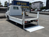 荷台は木製ですが、別途費用9万円にて鉄板にすることも可能です。ご希望に合わせて対応させていただきますので、お気軽にご相談ください。