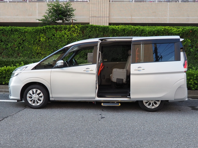 日産 セレナ 