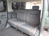 ボディーサイズはさほど大きくないのがエレメントの特徴ですが、それであって車内空間は想像以上に広いのが魅力。後席スペースも十分な広さがあります。