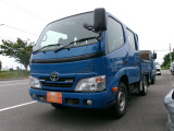 スタッフが車内を綺麗にクリーニングしております☆