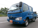 スタッフが車内を綺麗にクリーニングしております☆