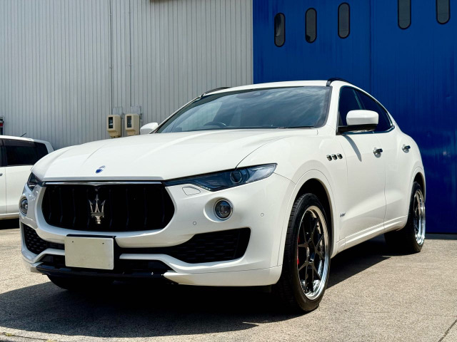 マセラティ レヴァンテ S グランスポーツ 4WD 禁煙車 サンルーフ 赤