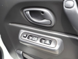 運転席にはパワーウインドウのスイッチが御座います。お車は1台限りで御座いますので早い者勝ちです お問い合わせは 09046440671迄 お気軽にお問い合わせください