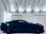 【展示場】車両スペースで、いつでも明るいライトの下で天候に左右されることなくはっきりと車の状態を確認することができます。専用駐車場有り。電車でお越しの際はご連絡いただければお迎えに上がります【送迎】