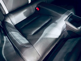 【納車後】弊社は納車後のアフターサービスに力を入れております。中古車は、買った後の心配がつきものだと思います。遠方の方でも安心していただけるよう、お近くの整備工場を紹介させていただきます。【整備】