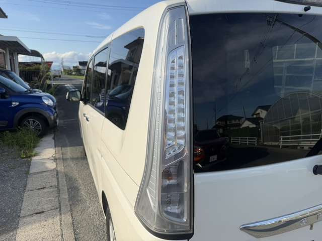 日産 セレナ 2.0 20G 4WD 両側電動スライドドア 全周囲カメラ TV の