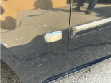 ガラスコーティングも施工可能です。費用は20.000円から承っております。※車種により価格が変わる場合がございます。その他オプションも取り揃えておりますので、商談担当にお申し付けください。