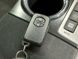 【スマートキー】 車内へのアクセス楽々、今や必須アイテムの「スマートキー」には、キー複製防止「イモビライザー」まで備わっております。