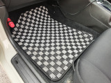 【全国納車OK】 現車をご覧になれないお客様でも、安心してお車をご購入いただける環境を整えております。 色々な角度から撮影したたくさんの画像など豊富な資料送りいたしております。