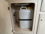 給水タンクは持ち運びが楽なポリタンク!排水タンクは処理のしやすい床下40Lタンク!