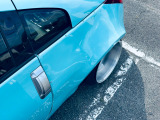 【展示場】車両スペースで、いつでも明るいライトの下で天候に左右されることなくはっきりと車の状態を確認することができます。専用駐車場有り。電車でお越しの際はご連絡いただければお迎えに上がります【送迎】